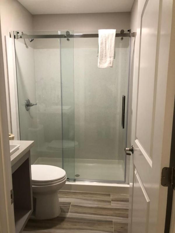 Queen Room with Private Bathroom image 2