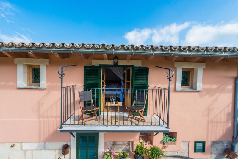 Deluxe Double Room with Balcony image 3