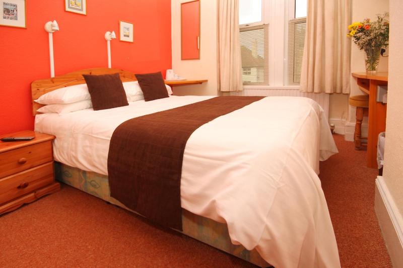 Double Room with Sea View image 3