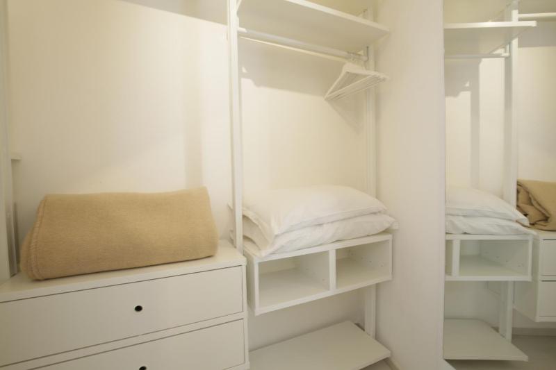 Deluxe Double Room with Patio image 4