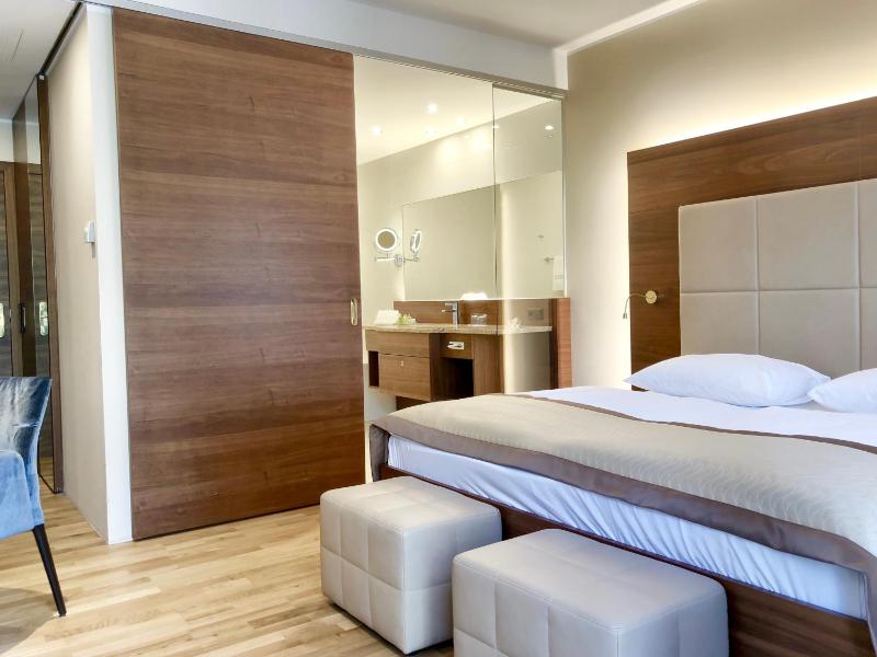 Deluxe Double Room image 1