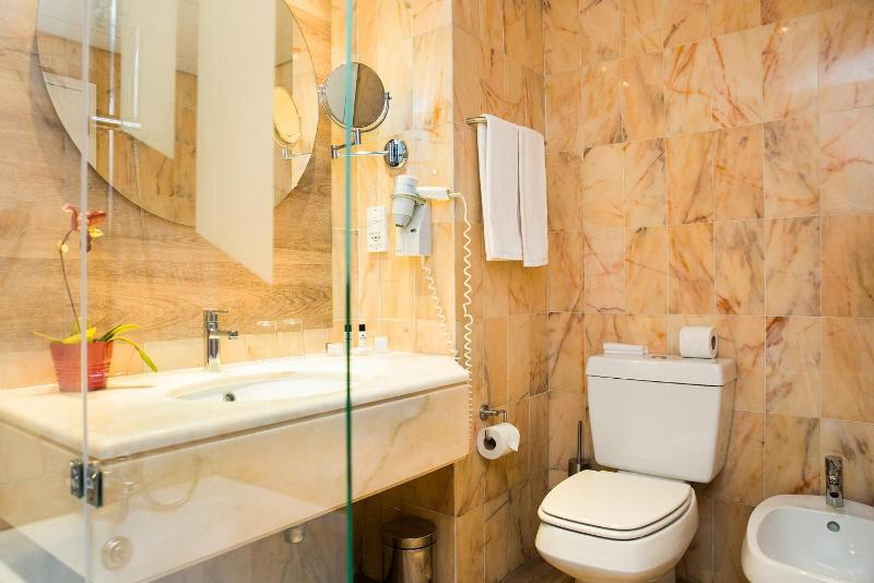 Superior Double Room image 3