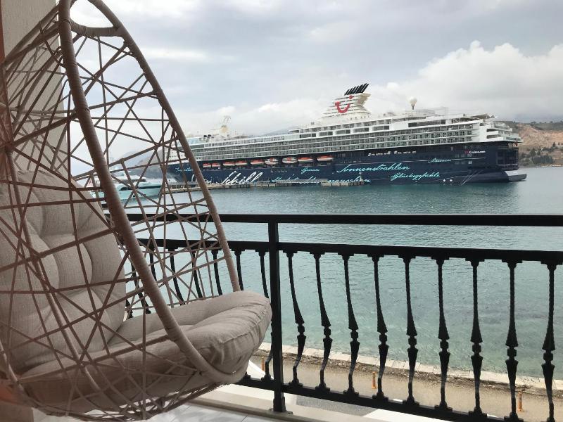 CELEBRITY Hotel - image 1