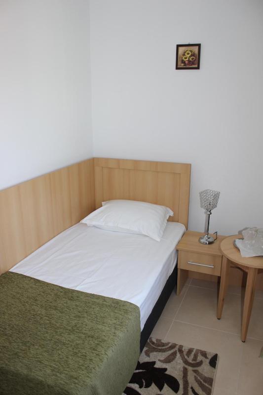 Triple Room with Bathroom image 3