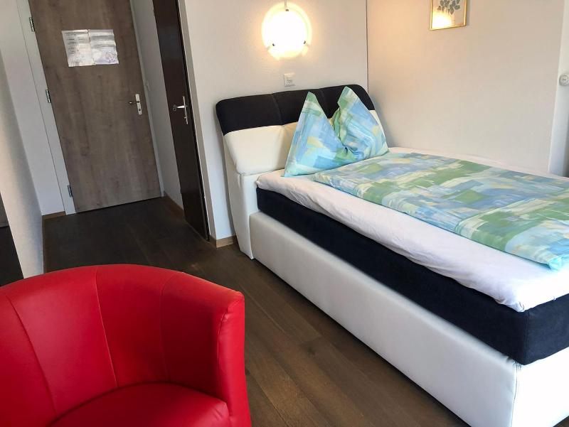Single Room image 3