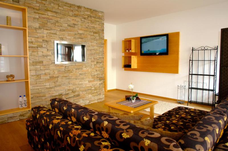 One-Bedroom Apartment image 3