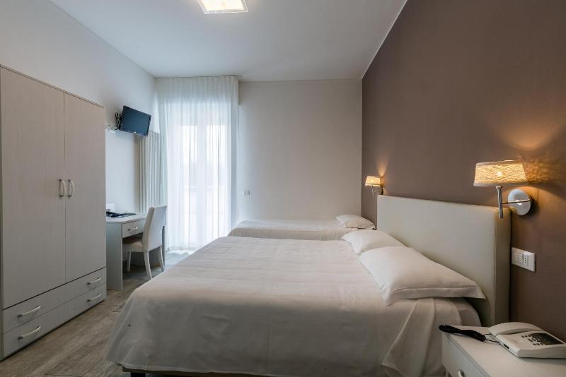 Hotel Saviola - image 34