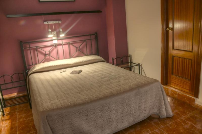 Standard Queen Room image 3