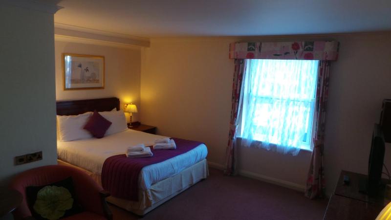 Classic Double Room image 4