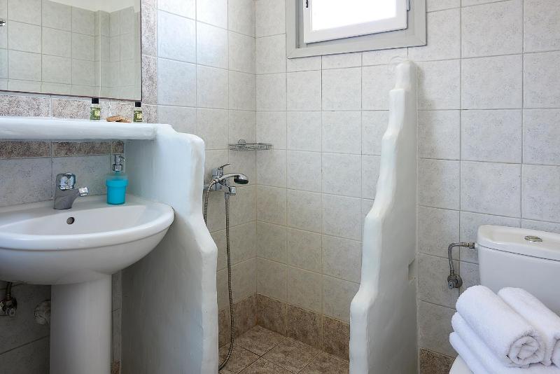 Superior Triple Room image 3