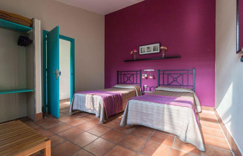 Standard Twin Room image 4
