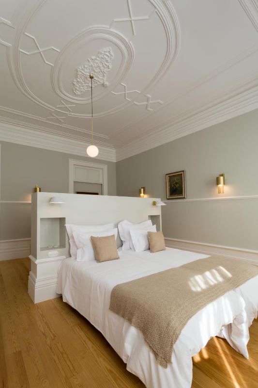 Suite with City View image 3