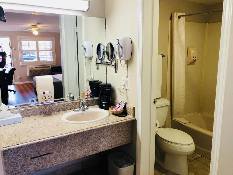 King Room image 4