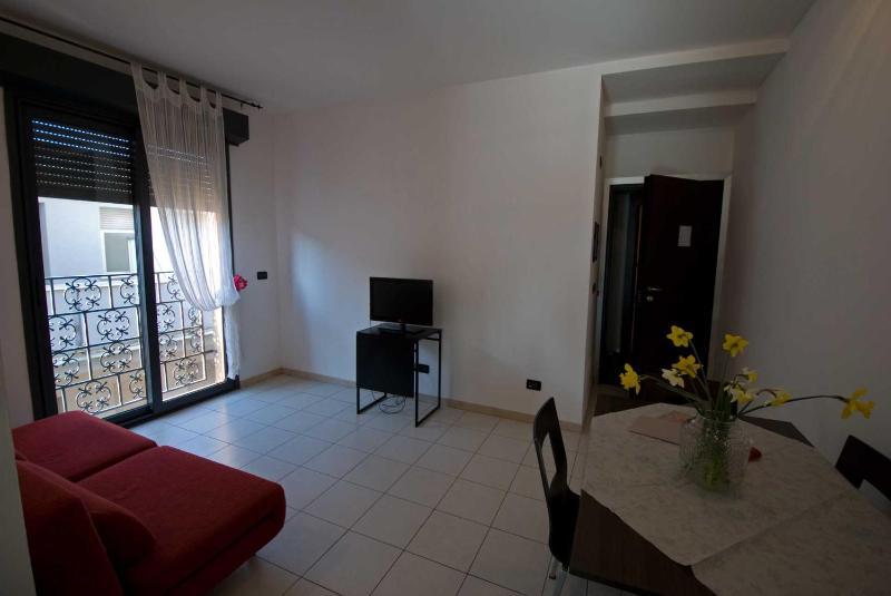 One-Bedroom Apartment image 2