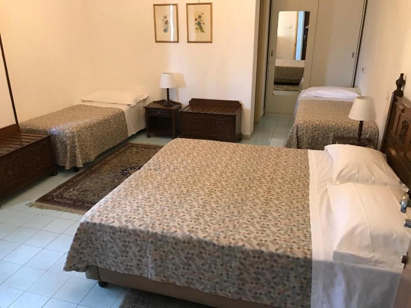 Standard Triple Room with Garden View image 2