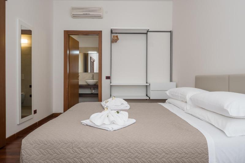 Flats4Rent Alessia - image 6