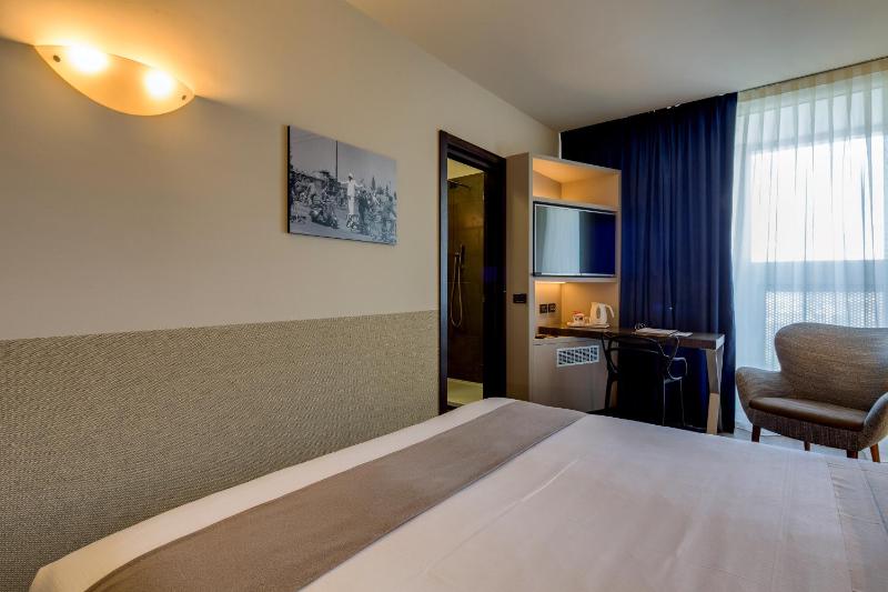 Best Western Plus Hotel Farnese - image 3