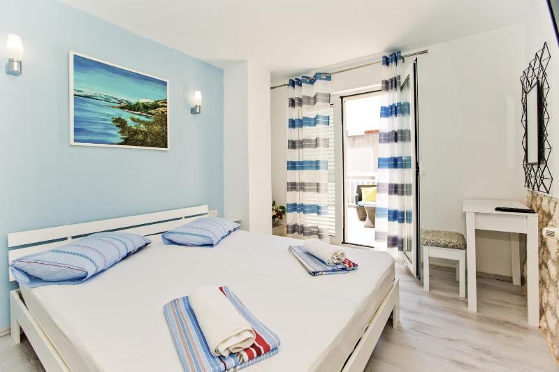 Double Room with Garden View image 3