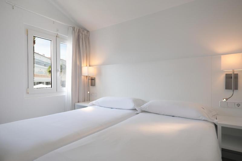 Standard Double Room (2 Adults) image 1