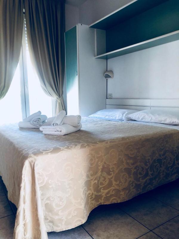Basic Double or Twin Room image 3