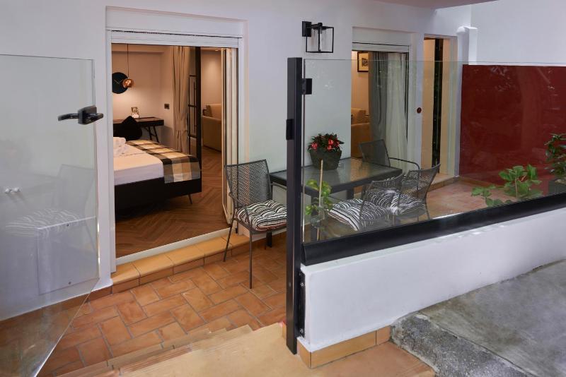 The Marble House Apartment image 4