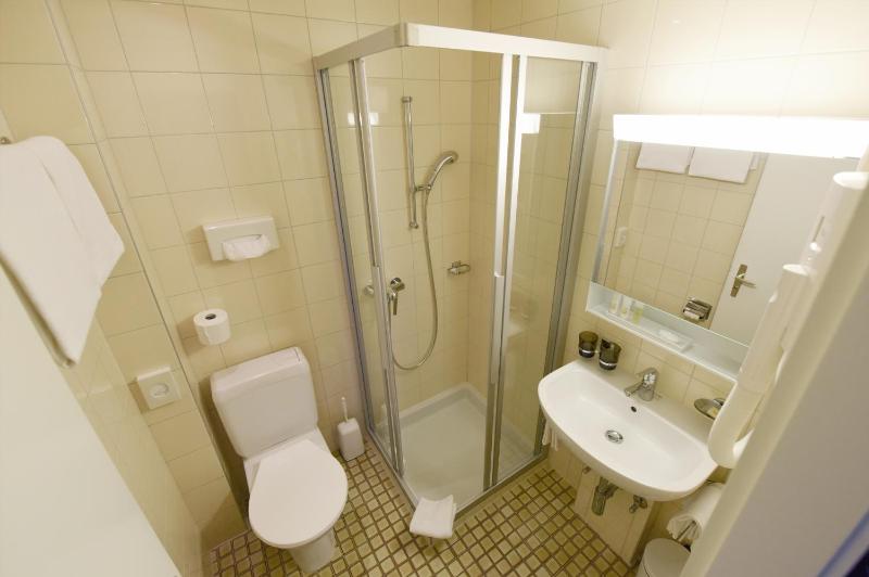 Double Room image 4