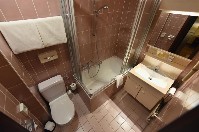 Superior Twin Room with Balcony  image 4
