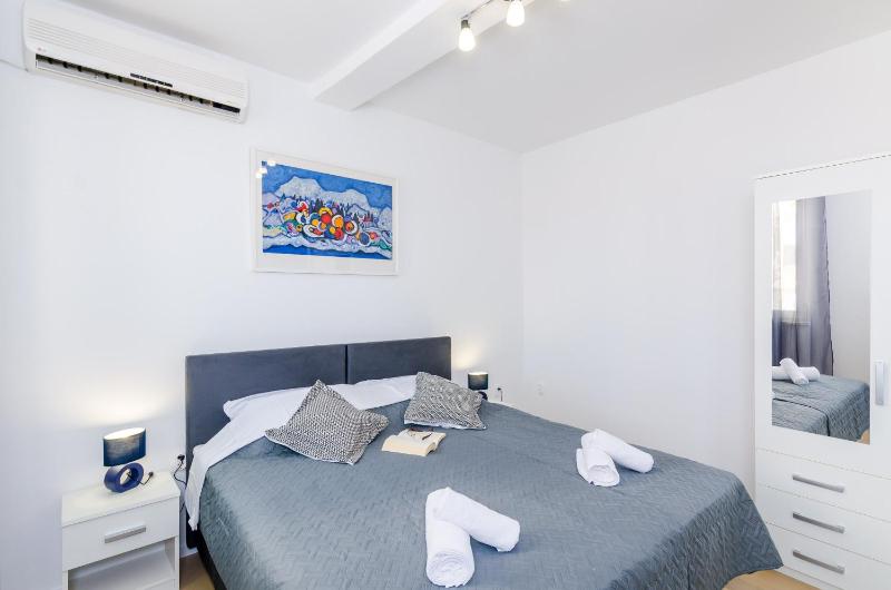 Comfort Studio Apartment with Terrace and City View image 2