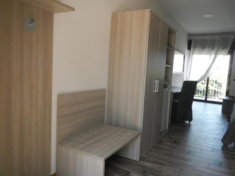 Junior Suite with Balcony image 4