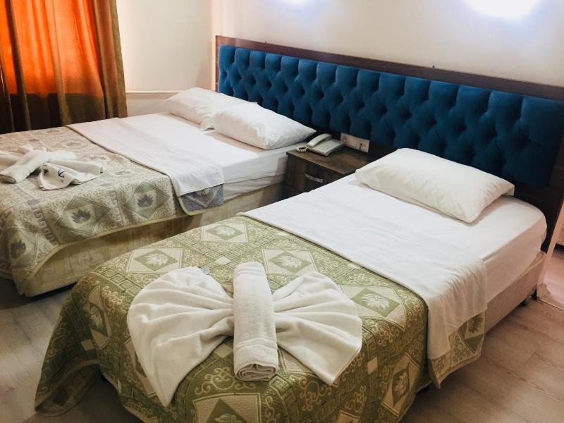 Standard Triple Room image 3