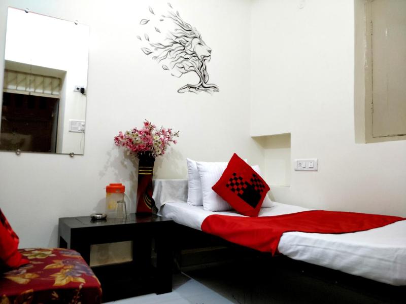 City Hotel - image 28