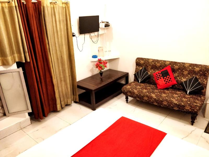 City Hotel - image 13