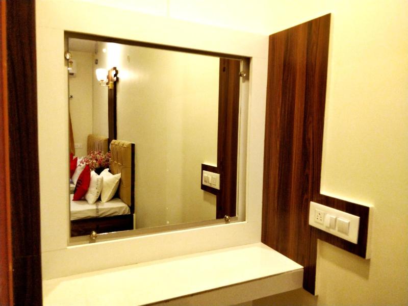 City Hotel - image 31