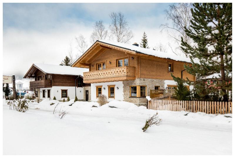 Exclusive Five-Bedroom Chalet with Balcony and Terrace A image 2