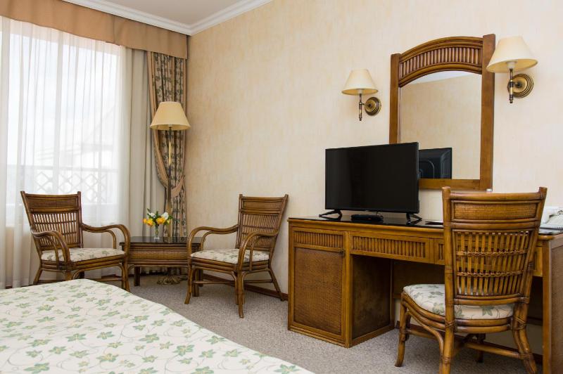 Economy Twin Room image 2