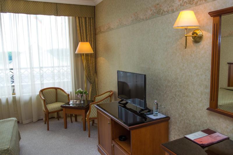 Standard Double Room image 2