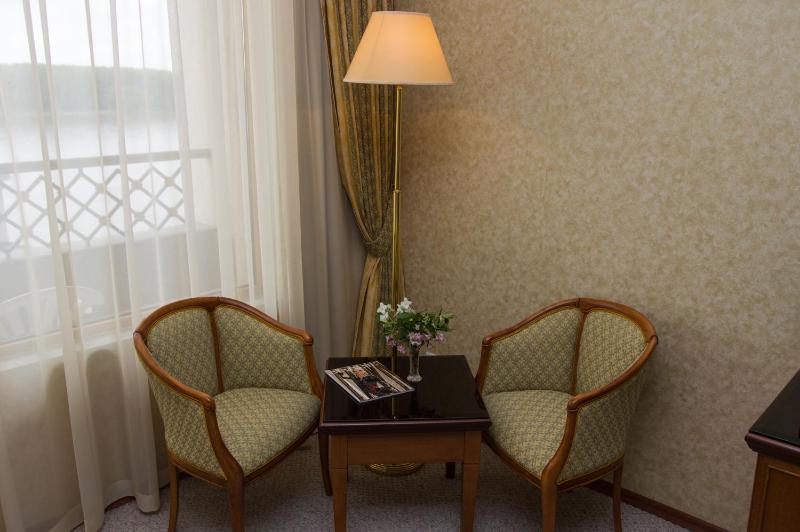 Standard Double Room image 3