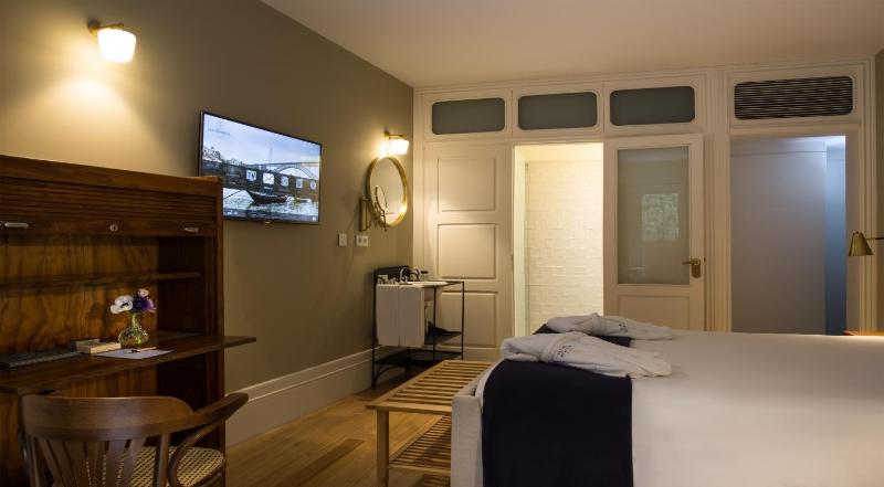 Double Room image 3