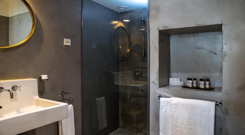 Superior Double or Twin Room image 4