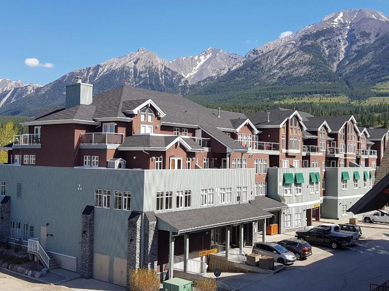 Sunset Mountain Inn - image 20