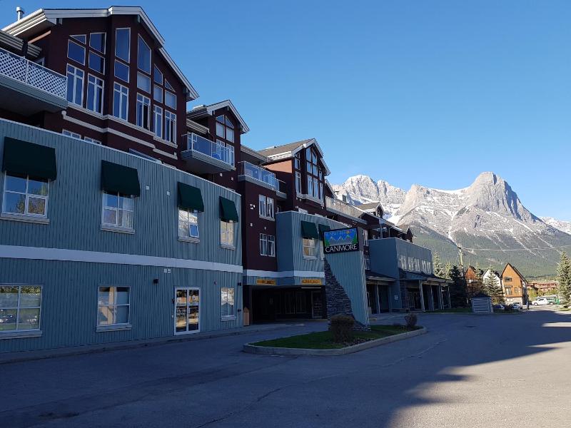 Sunset Mountain Inn - image 12