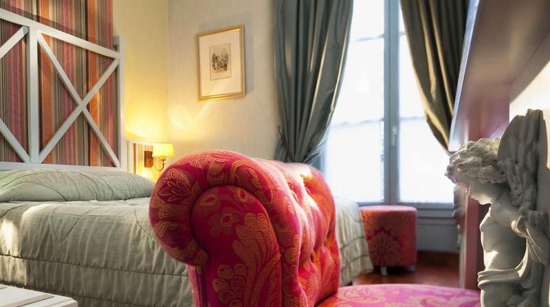 Double Room image 3