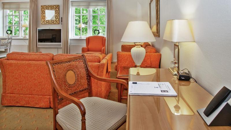 Suite with Garden View image 4
