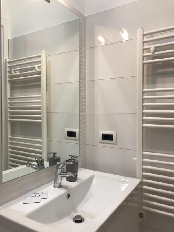 Double or Twin Room with Private Bathroom image 3