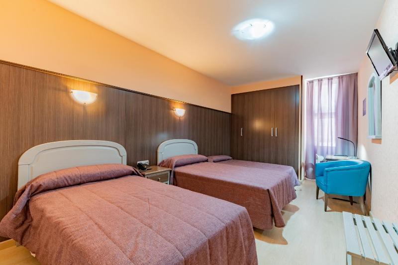 Triple Room image 3