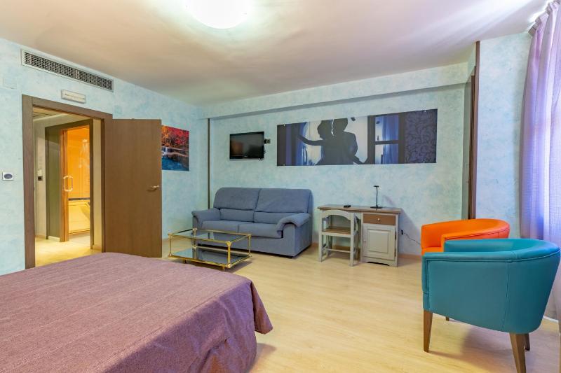 Double or Twin Room image 4