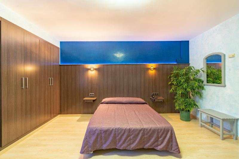 Double or Twin Room image 3