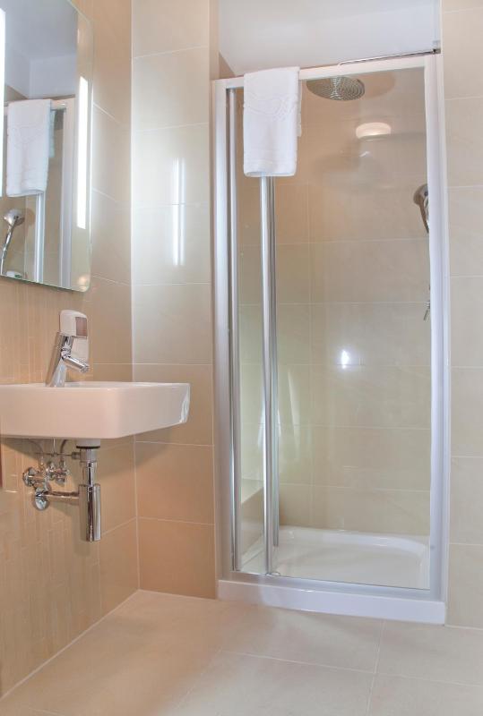 Deluxe Double Room image 2