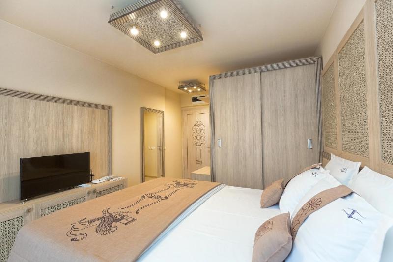 Double Room with Balcony image 1