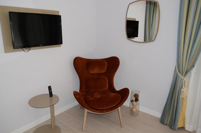 Deluxe Suite image 4